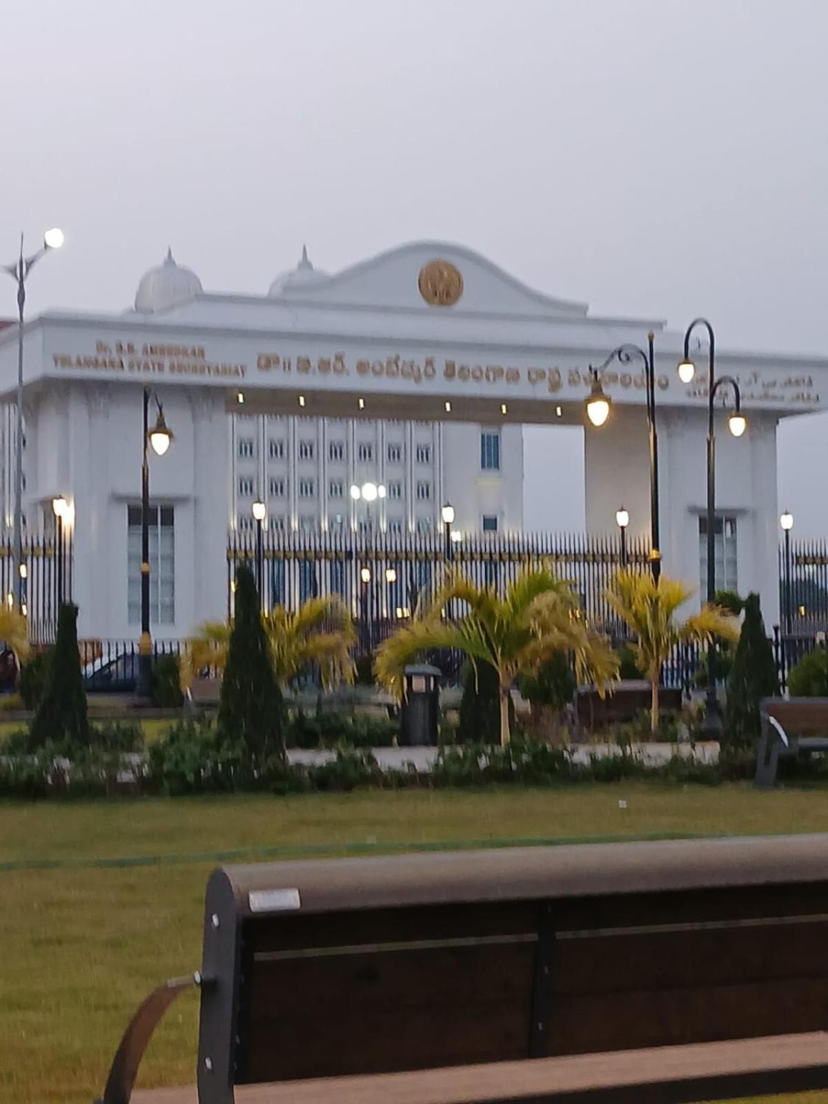 Dziire Service Apartment Hyderabad Exteriör bild